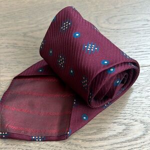 Giorgio Armani Elegant Burgundy Patterned Tie